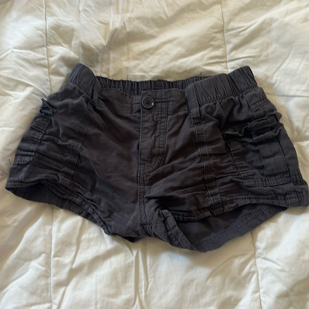 Tight, gray cargo shorts (used)